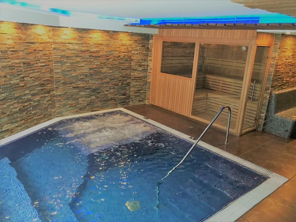 Hotel & Spa Niunit El Serrat Bagian luar foto