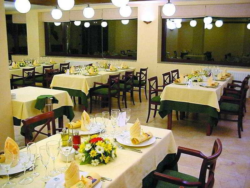 Hotel & Spa Niunit El Serrat Restoran foto