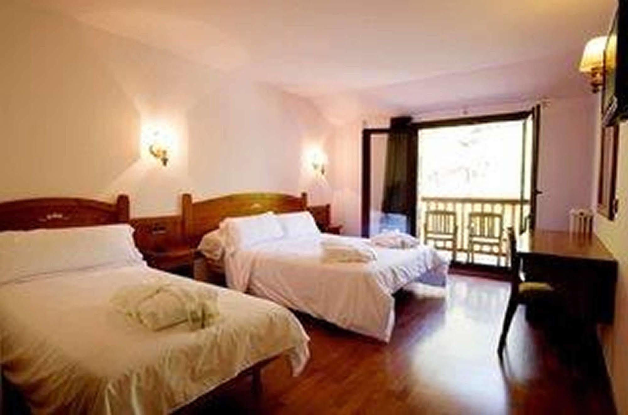 Hotel & Spa Niunit El Serrat Bagian luar foto